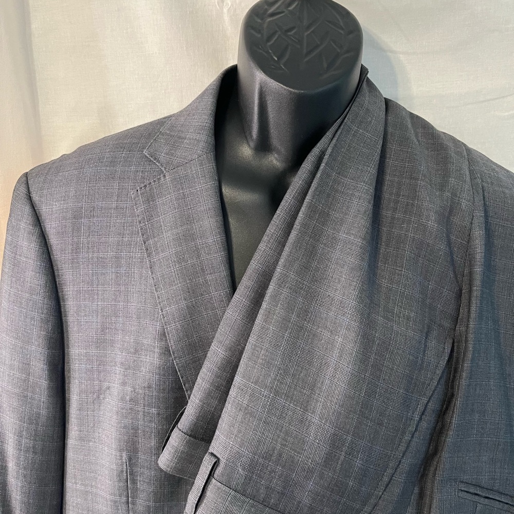 Men’s 2 button suit Sz. 44 R. Blue/gray windowpane. Fit Well Fashion Custom-made